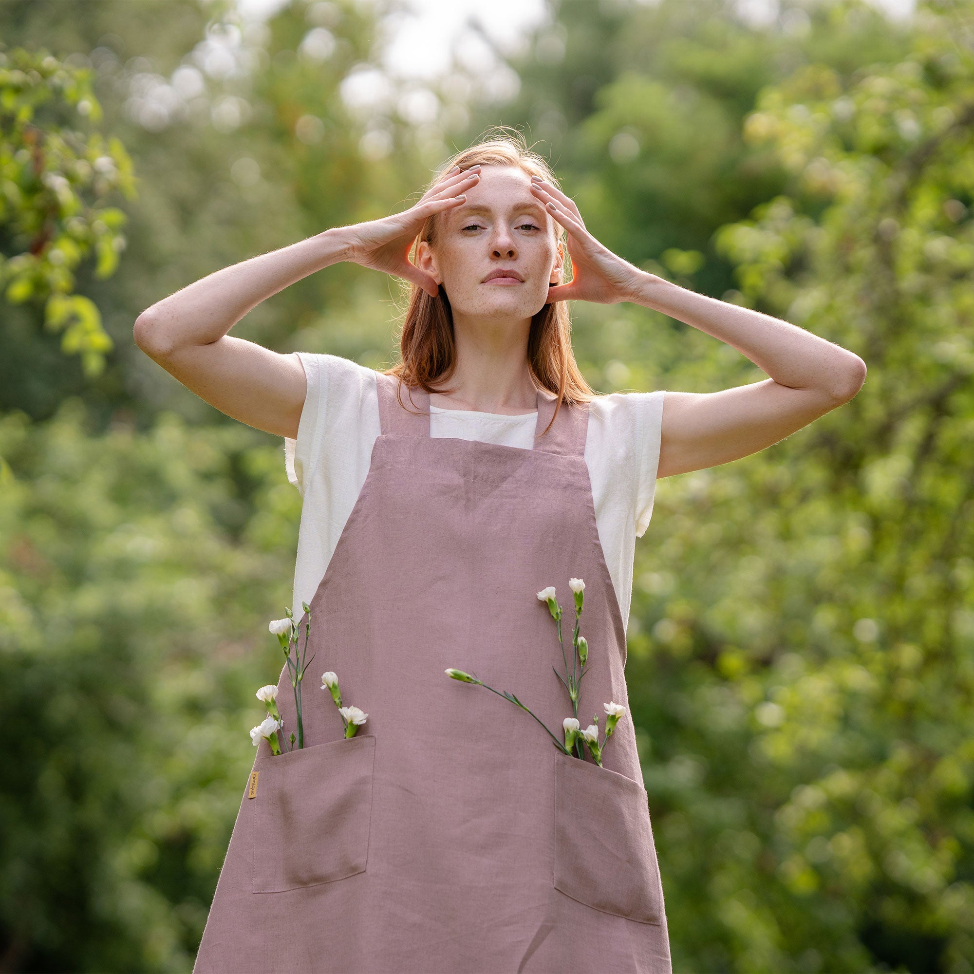 【JONNLYNX】の LINEN APRON JONNLYNX】の LINEN APRON Crossback Linen Apron in Zinc- Made